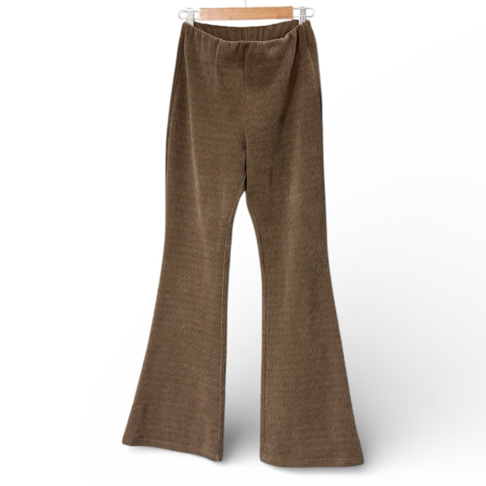 Sadie & Sage • Tan Taupe Textured Flare Stretch Waist Pants